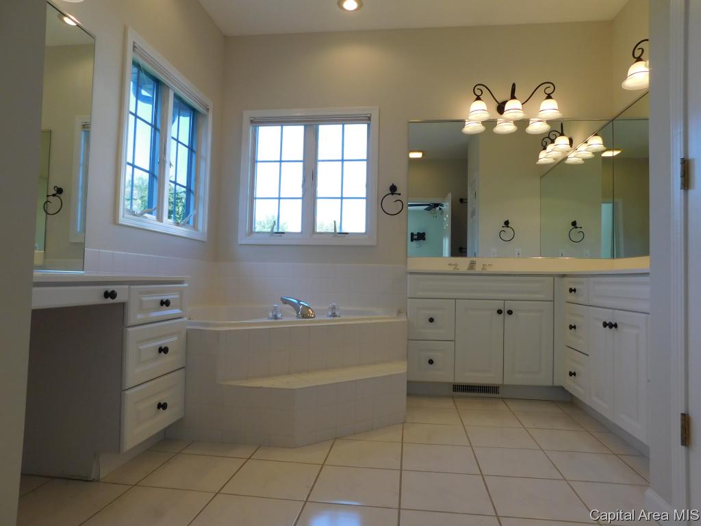 2312 Harbor Landing Springfield, IL 62712 - Photo 18 of 36