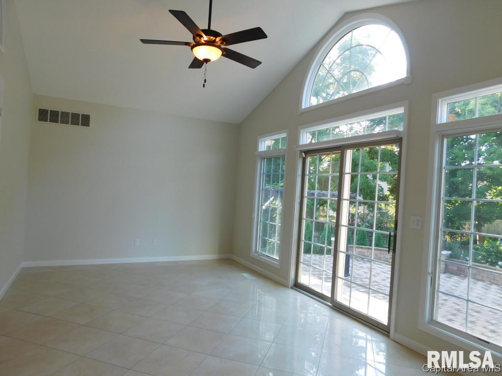 2312 Harbor Landing Springfield, IL 62712 - Photo 8 of 36