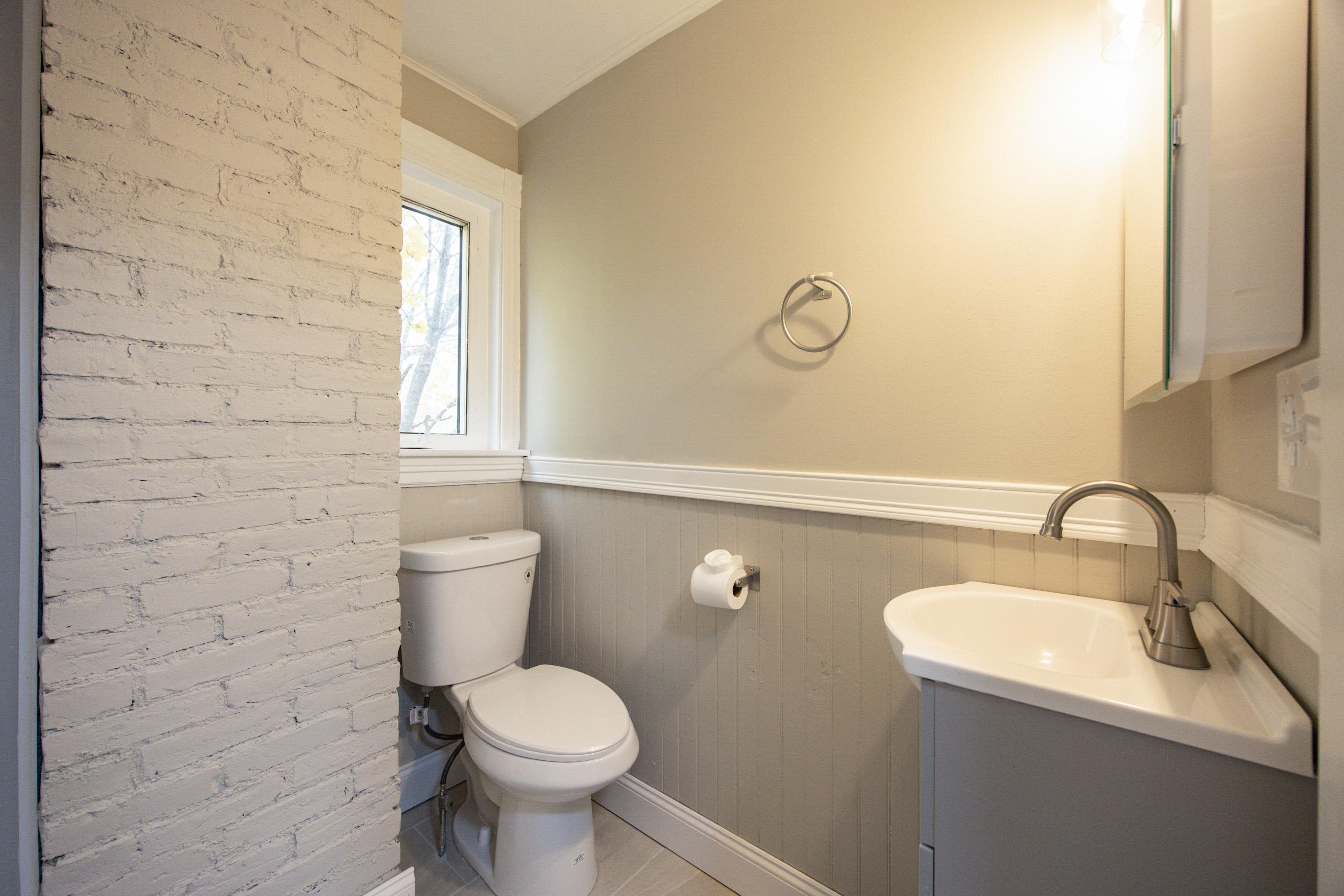 73 Webster Street Laconia, NH 03246 - Photo 17 of 27