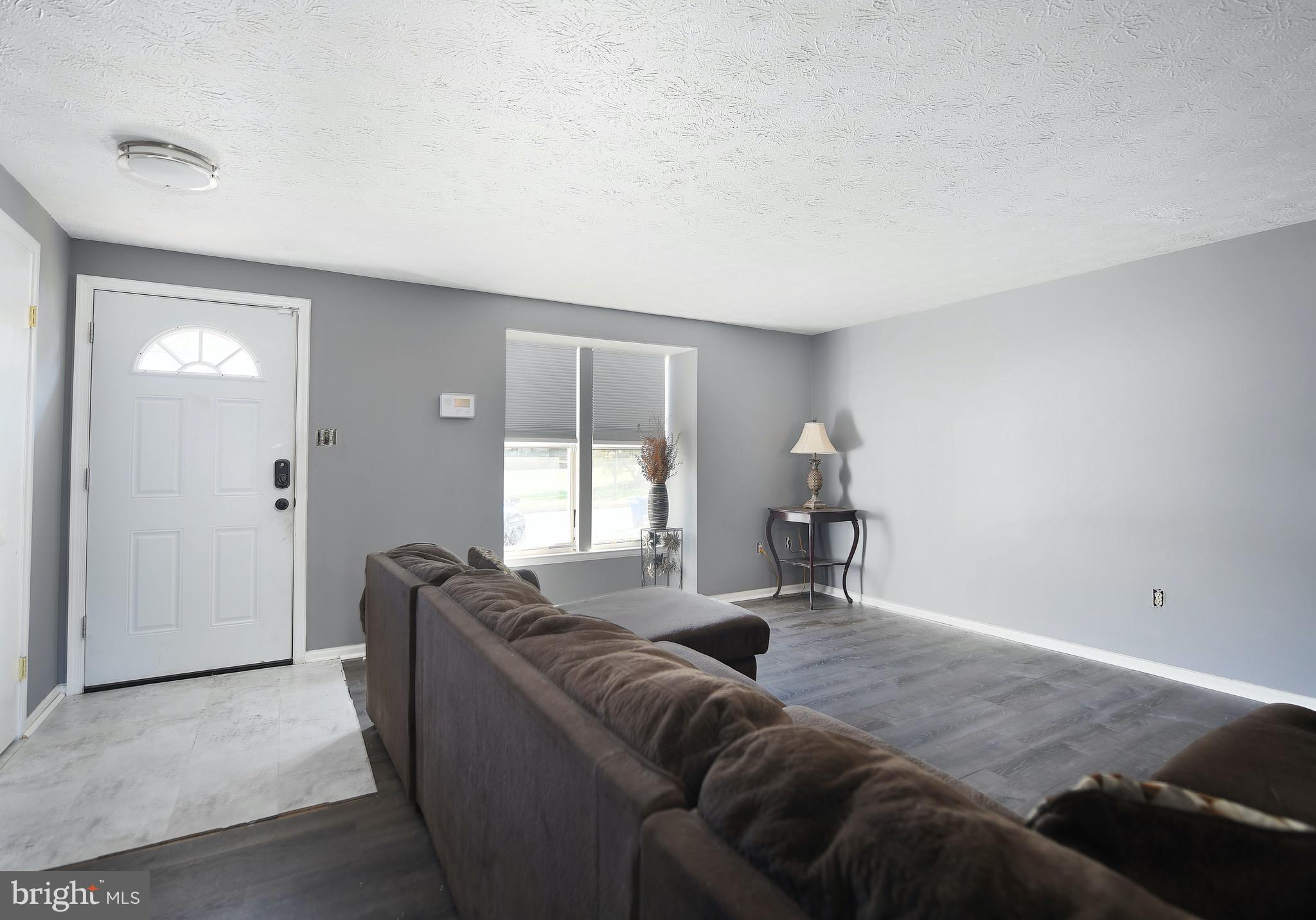 42 Trailwood Road Baltimore, MD 21236 - Photo 8 of 20 Main level living room