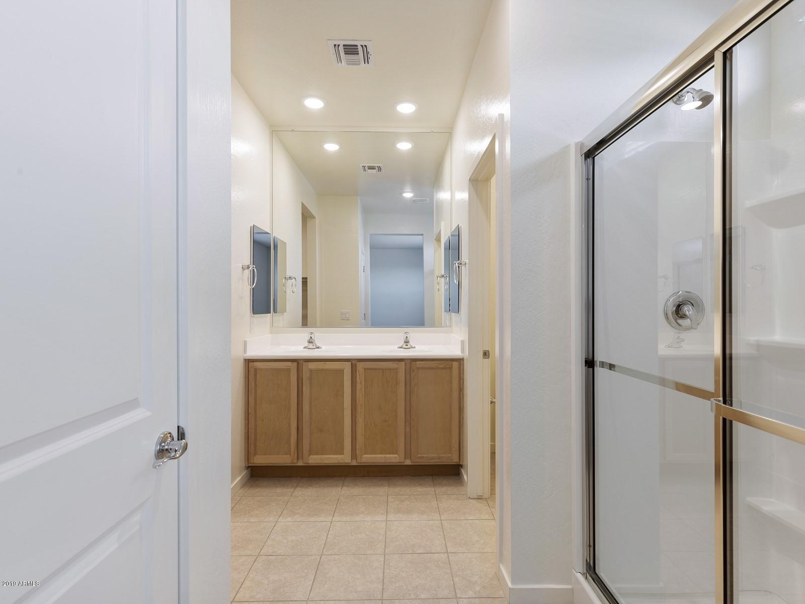 9822 West Trumbull Road Tolleson, AZ 85353 - Photo 8 of 15 010_Master Bath