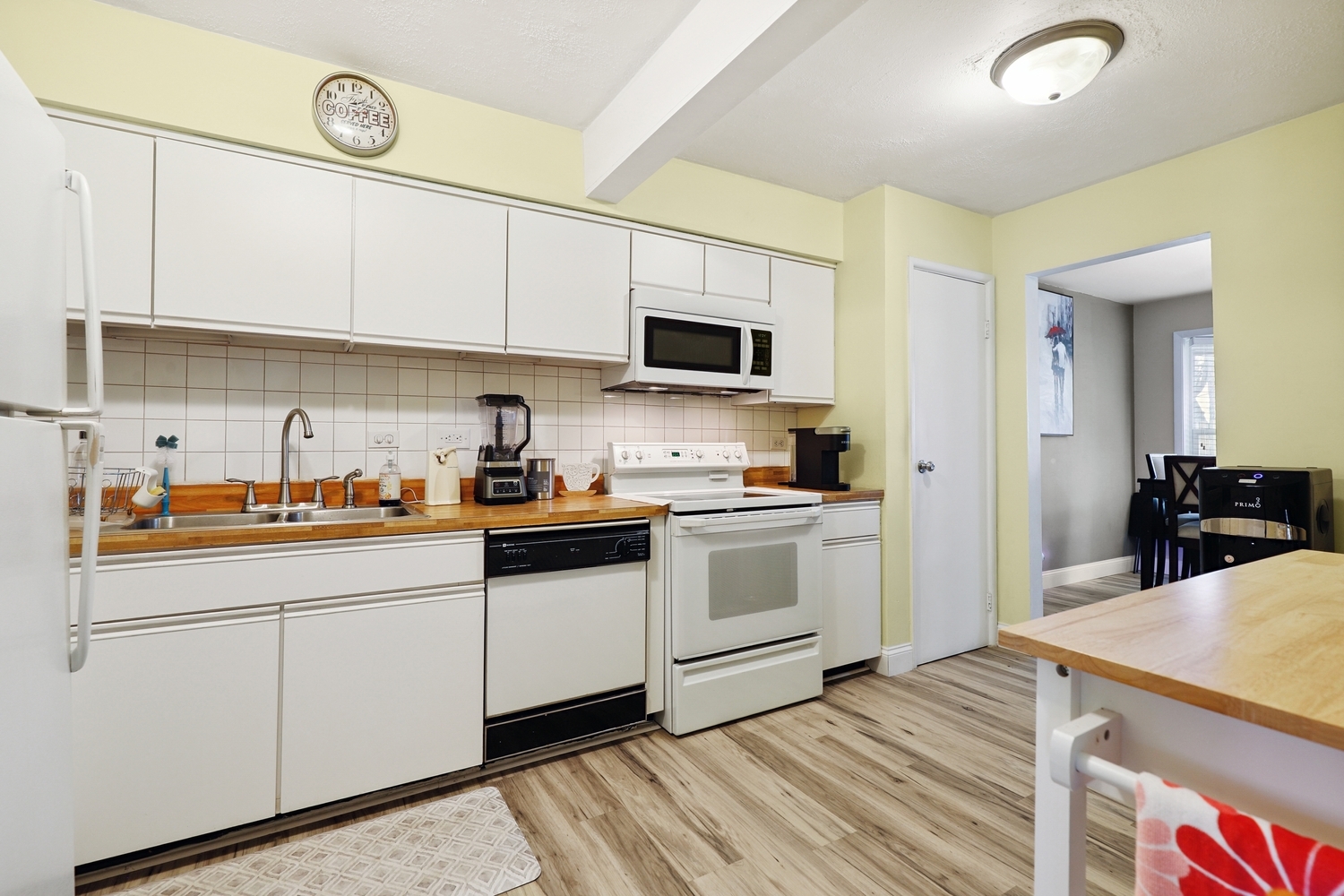 179 Roberts Road Bolingbrook, IL 60440 - Photo 7 of 20 a kitchen with cabinets appliances and a sink