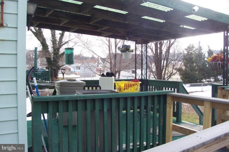 941 Martin Road Essex, MD 21221 - Photo 4 of 16 Deck