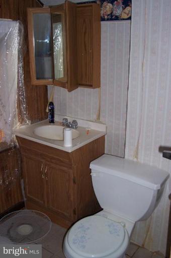 941 Martin Road Essex, MD 21221 - Photo 8 of 16 Bath #1