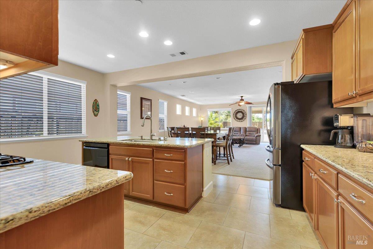 331 Frisbie Circle Vacaville, CA 95688 - Photo 13 of 93