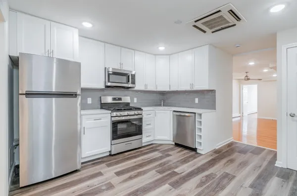 $1,795 | 419 Broadway, Unit 3, Bayonne, NJ 07002