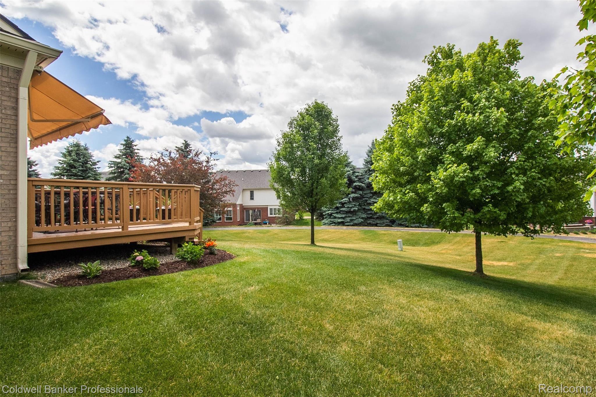 1501 Ford Court Rochester, MI 48306 - Photo 23 of 25 Privacy!