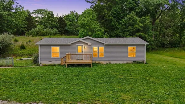 $259,900 | 802 Reynolds Drive, Charleston, IL 61920