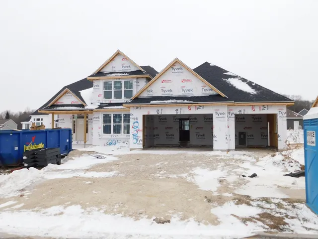 $749,990 | 225 Mulberry Lane, Grafton, WI 53024