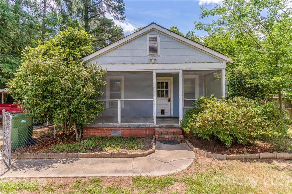 507 State Rd S-29-70 Lancaster, SC 29720 - Photo 1 of 27 a front view of a house with garden