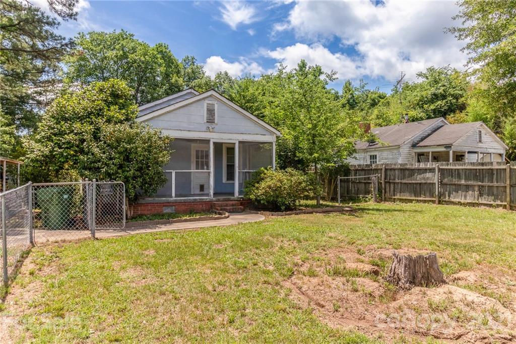 507 State Rd S-29-70 Lancaster, SC 29720 - Photo 20 of 27 a backyard of a house with table and chairs