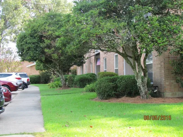 a view of a house with backyard and garden