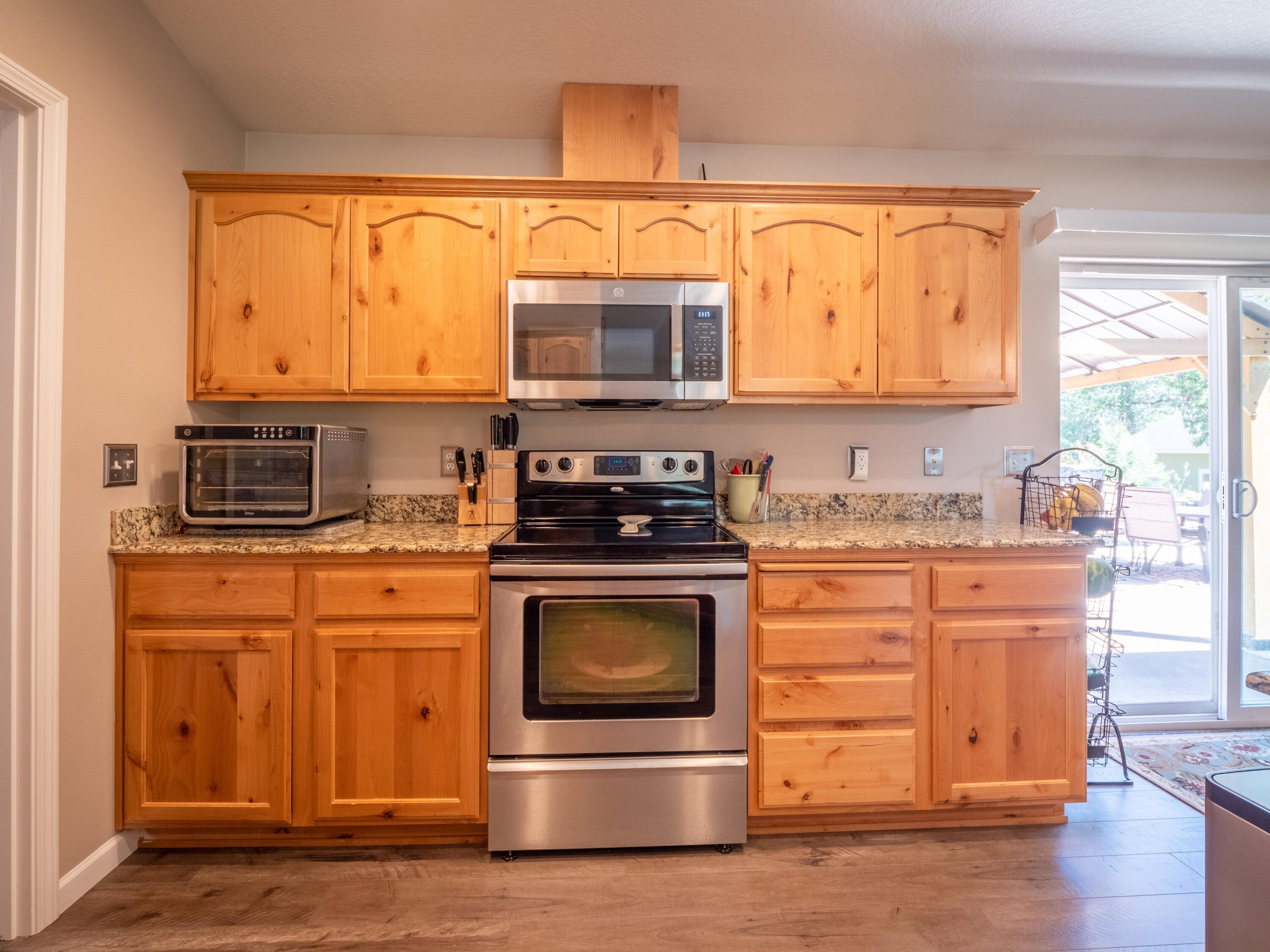 801 Three Pines Road Grants Pass, OR 97526 - Photo 14 of 45 Kitchen 5