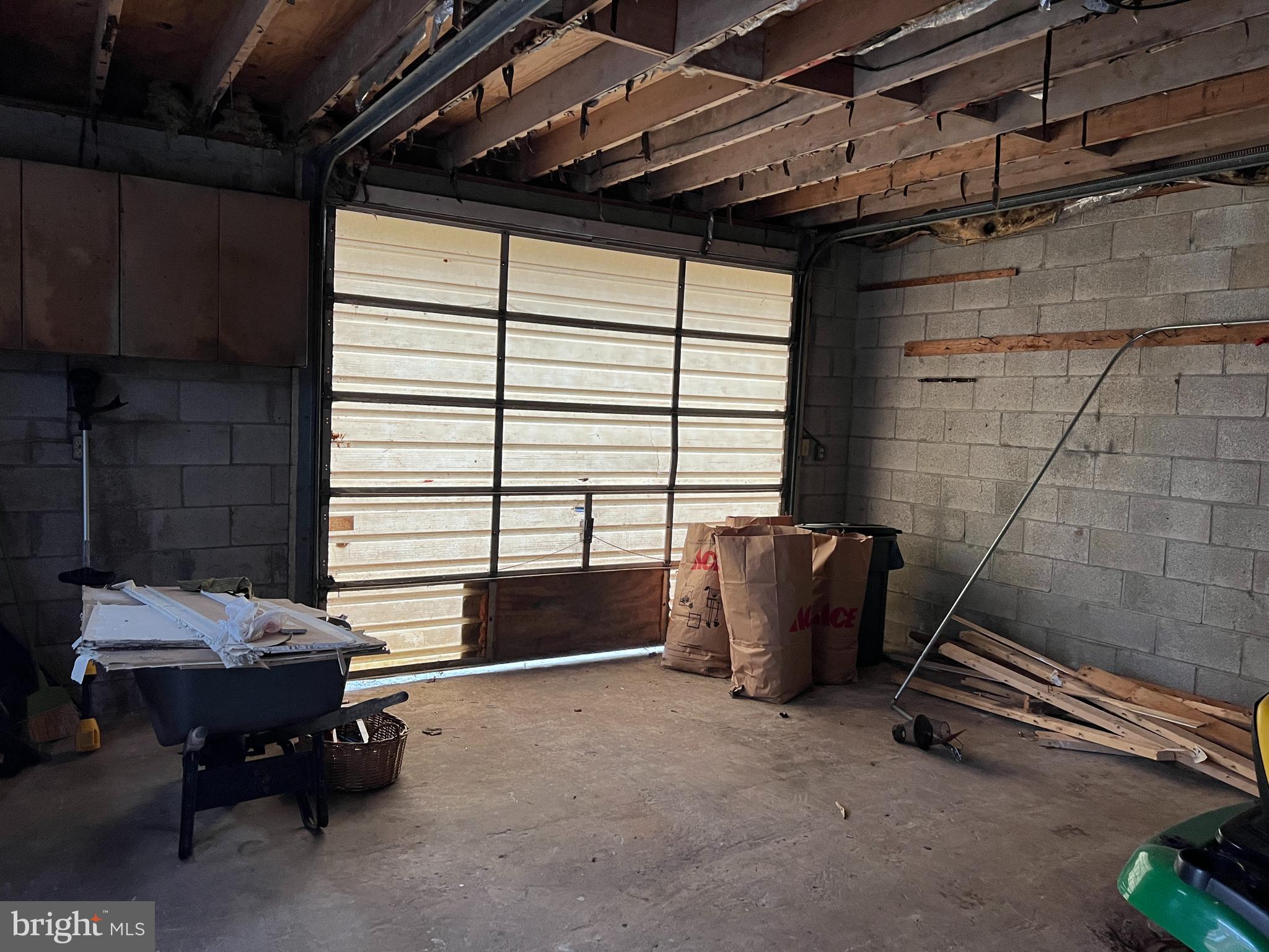 1070 Magazine Road Green Lane, PA 18054 - Photo 22 of 34 Garage