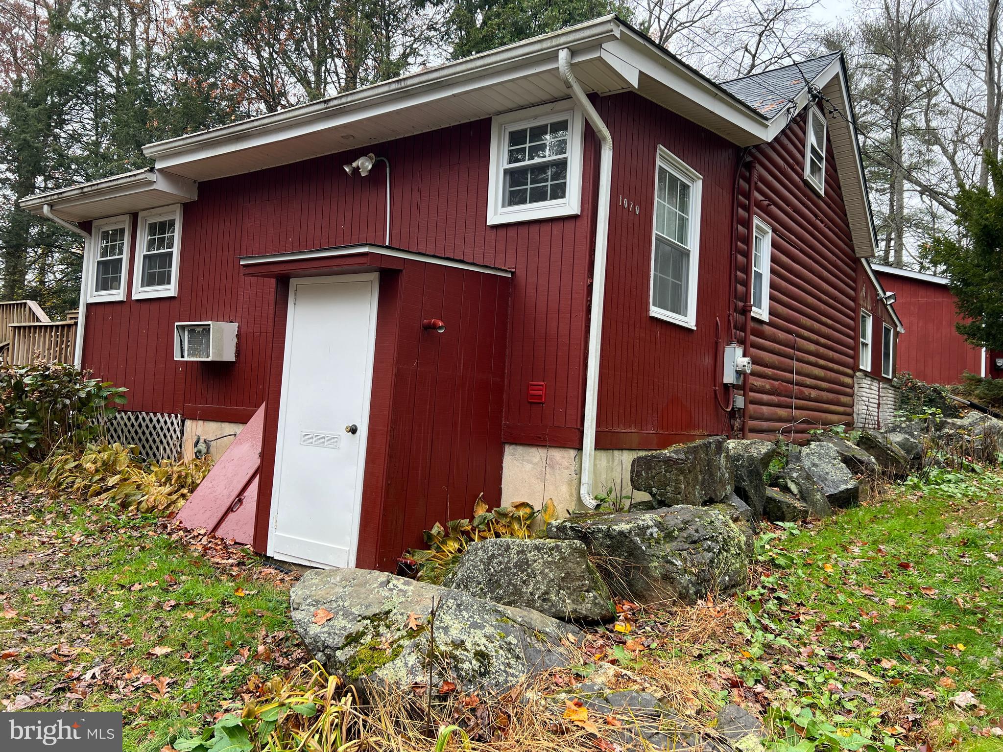 1070 Magazine Road Green Lane, PA 18054 - Photo 31 of 34 Side