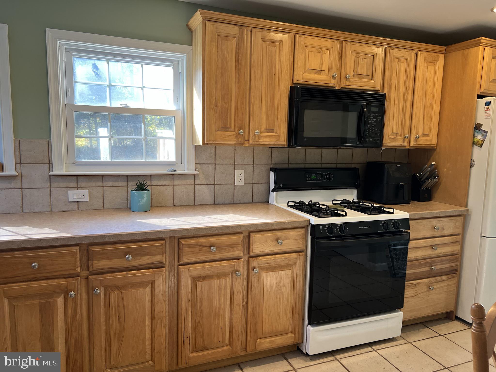 1070 Magazine Road Green Lane, PA 18054 - Photo 7 of 34 Kitchen