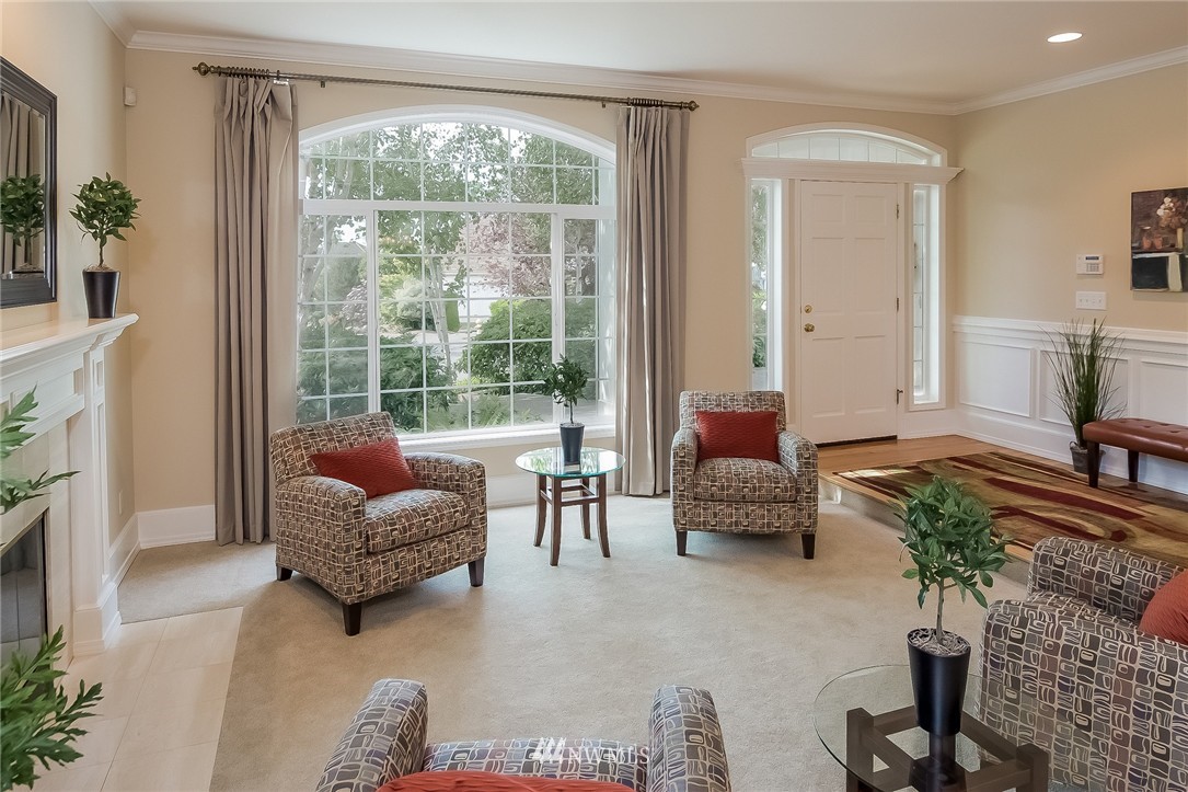 1707 Southeast 7th Court Renton, WA 98057 - Photo 4 of 25 Gallery Image 4
