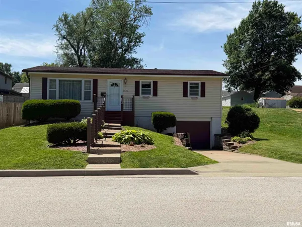 $148,900 | 1520 Van Buren Street, Quincy, IL 62301