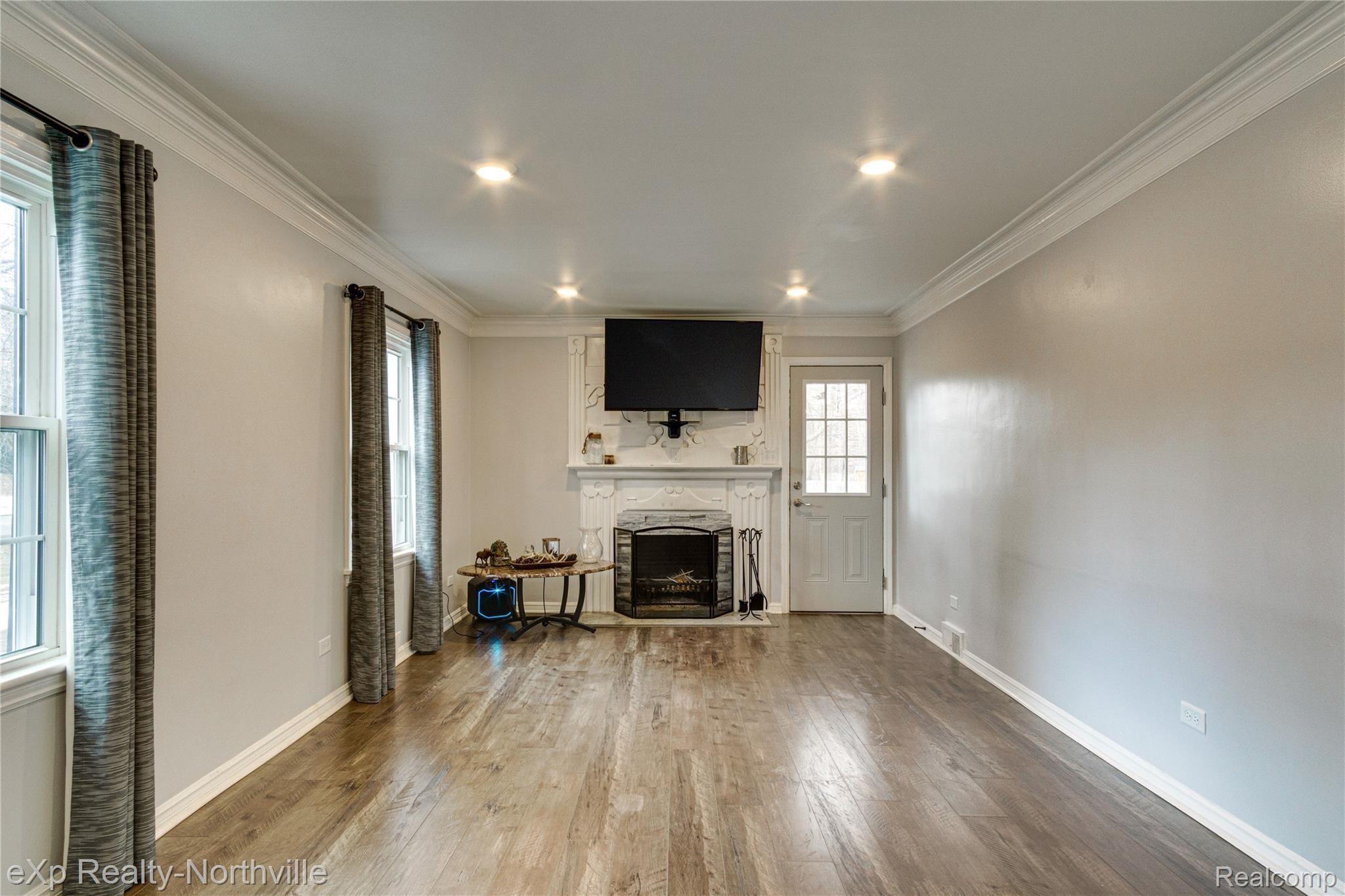2536 McCain Road Jackson, MI 49203 - Photo 15 of 44 Interiors (4 of 41).jpg