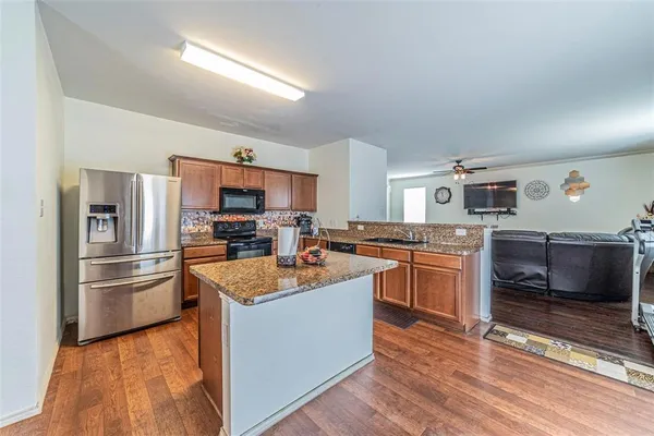 $2,750 | 906 Penny Royal Court, Arlington, TX 76002