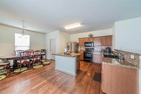 $2,750 | 906 Penny Royal Court, Arlington, TX 76002