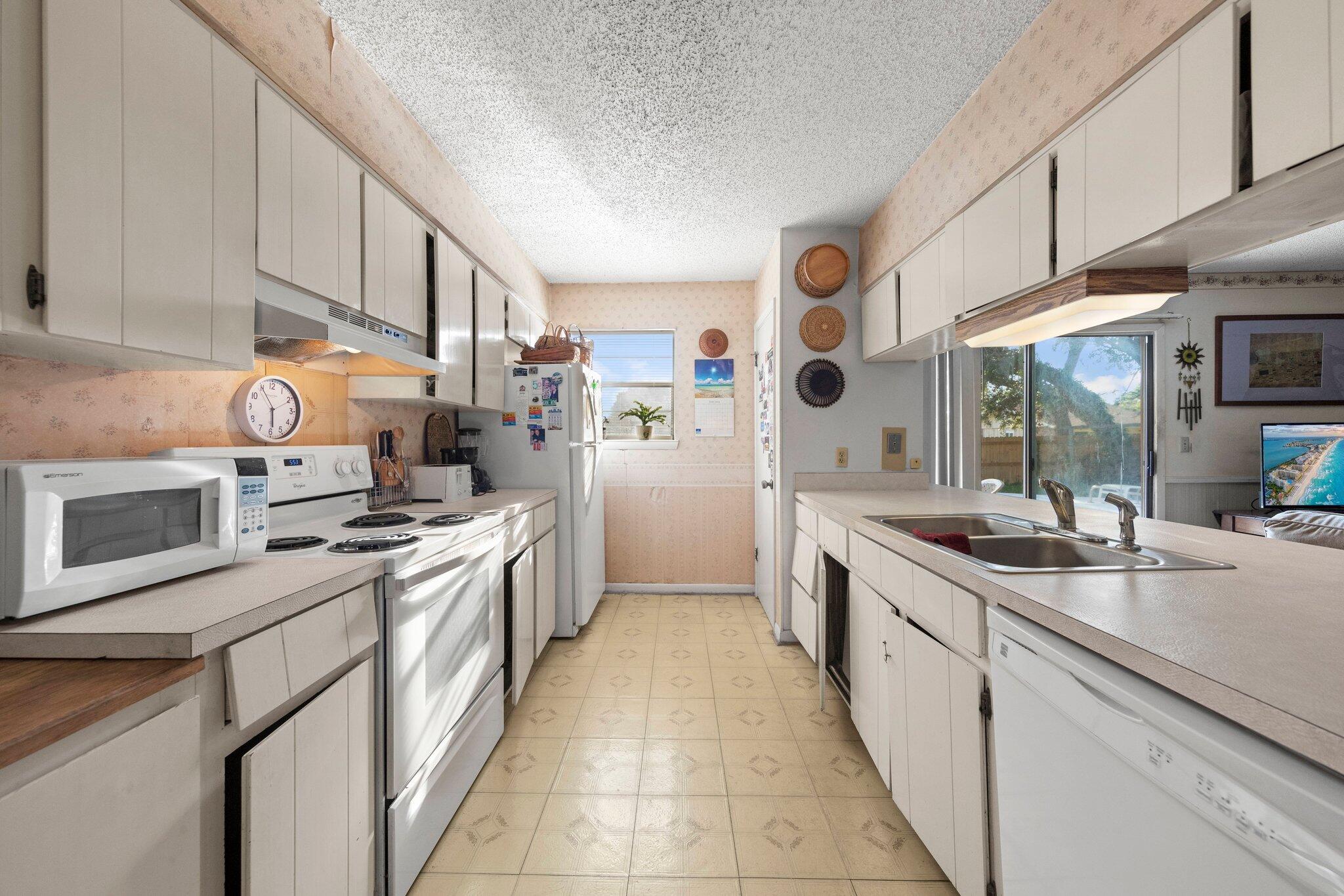 75 Cutter Lane Shalimar, FL 32579 - Photo 6 of 58 Moore Media_04