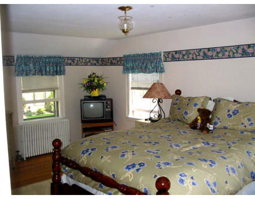 12 Sagamore Road Marblehead, MA 01945 - Photo 8 of 9