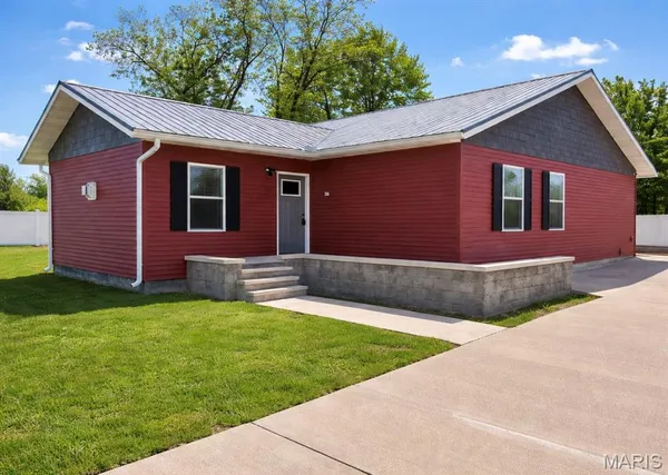 $195,000 | 310 East Texas Avenue, Sandoval, IL 62882