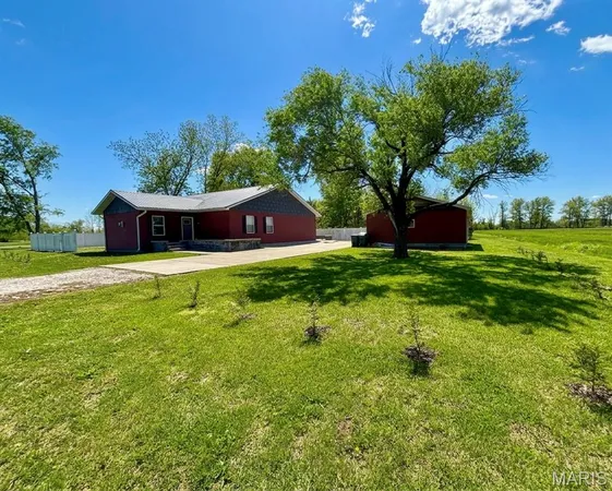 $195,000 | 310 East Texas Avenue, Sandoval, IL 62882