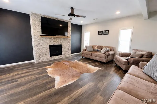 $195,000 | 310 East Texas Avenue, Sandoval, IL 62882