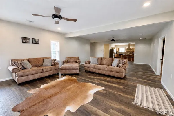 $195,000 | 310 East Texas Avenue, Sandoval, IL 62882