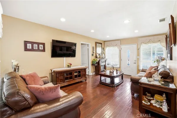 $749,999 | 18149 Saticoy Street, Reseda, CA 91335
