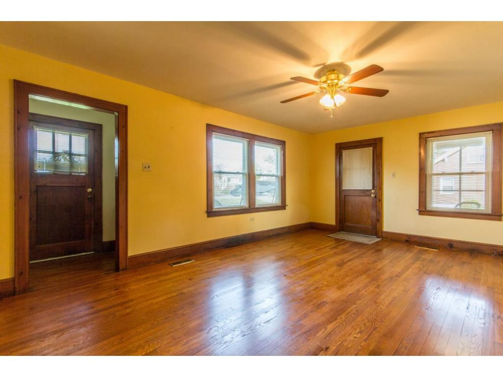 111 Tween Hills Road Bristol, TN 37620 - Photo 15 of 23 Living room Downstairs