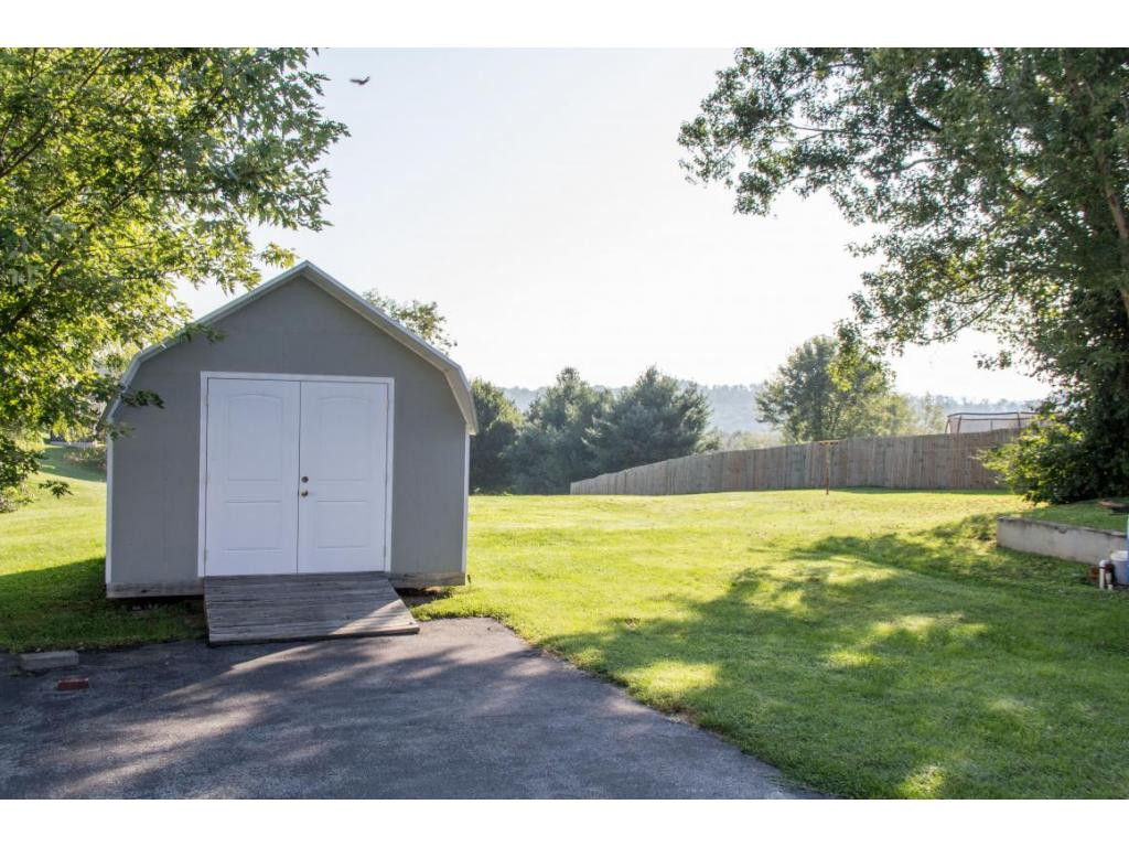111 Tween Hills Road Bristol, TN 37620 - Photo 5 of 23 Storage Building Included