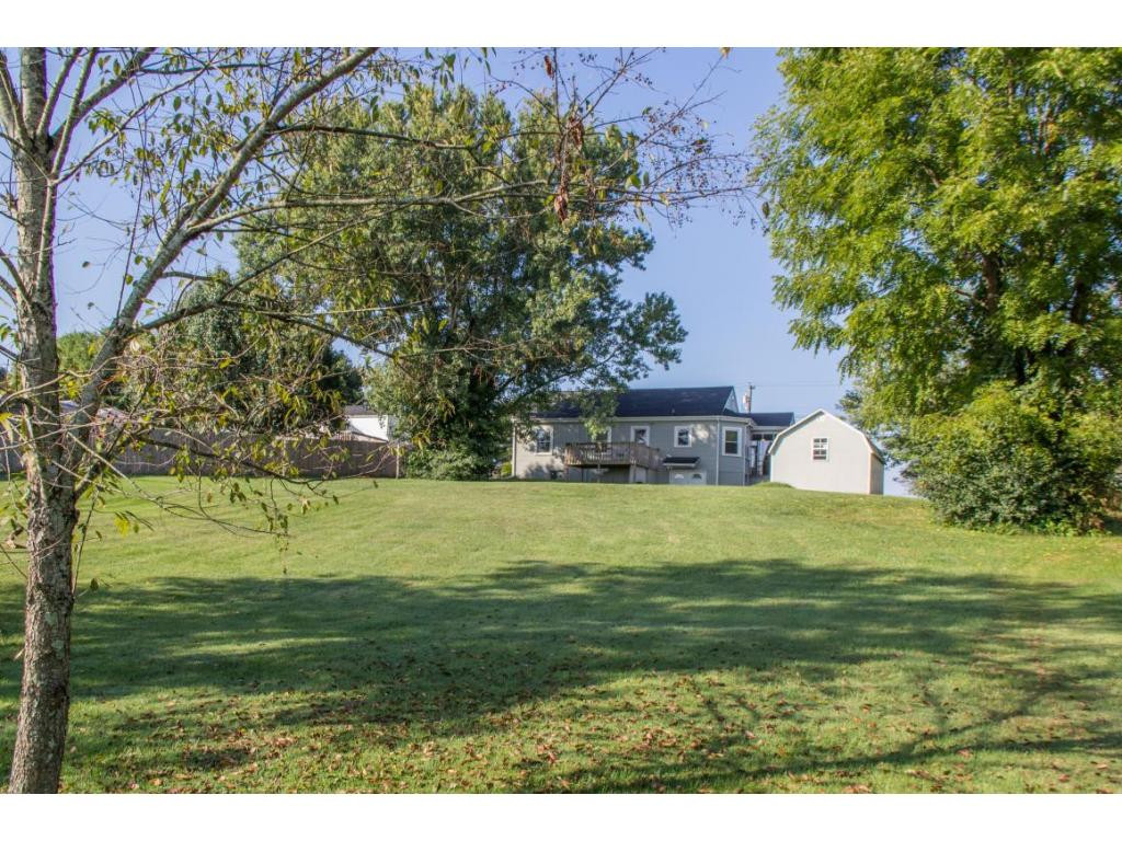 111 Tween Hills Road Bristol, TN 37620 - Photo 8 of 23 Large Yard