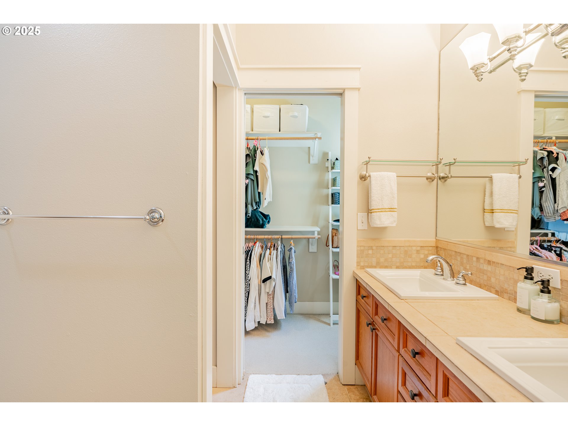 5227 Southwest Shattuck Road Portland, OR 97221 - Photo 16 of 30 Attached Bathroom #1