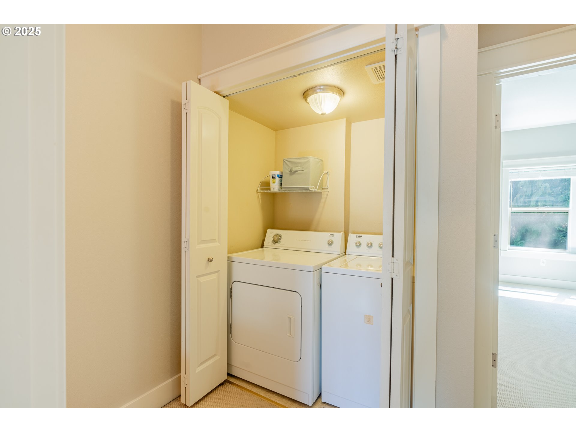 5227 Southwest Shattuck Road Portland, OR 97221 - Photo 20 of 30 Laundry
