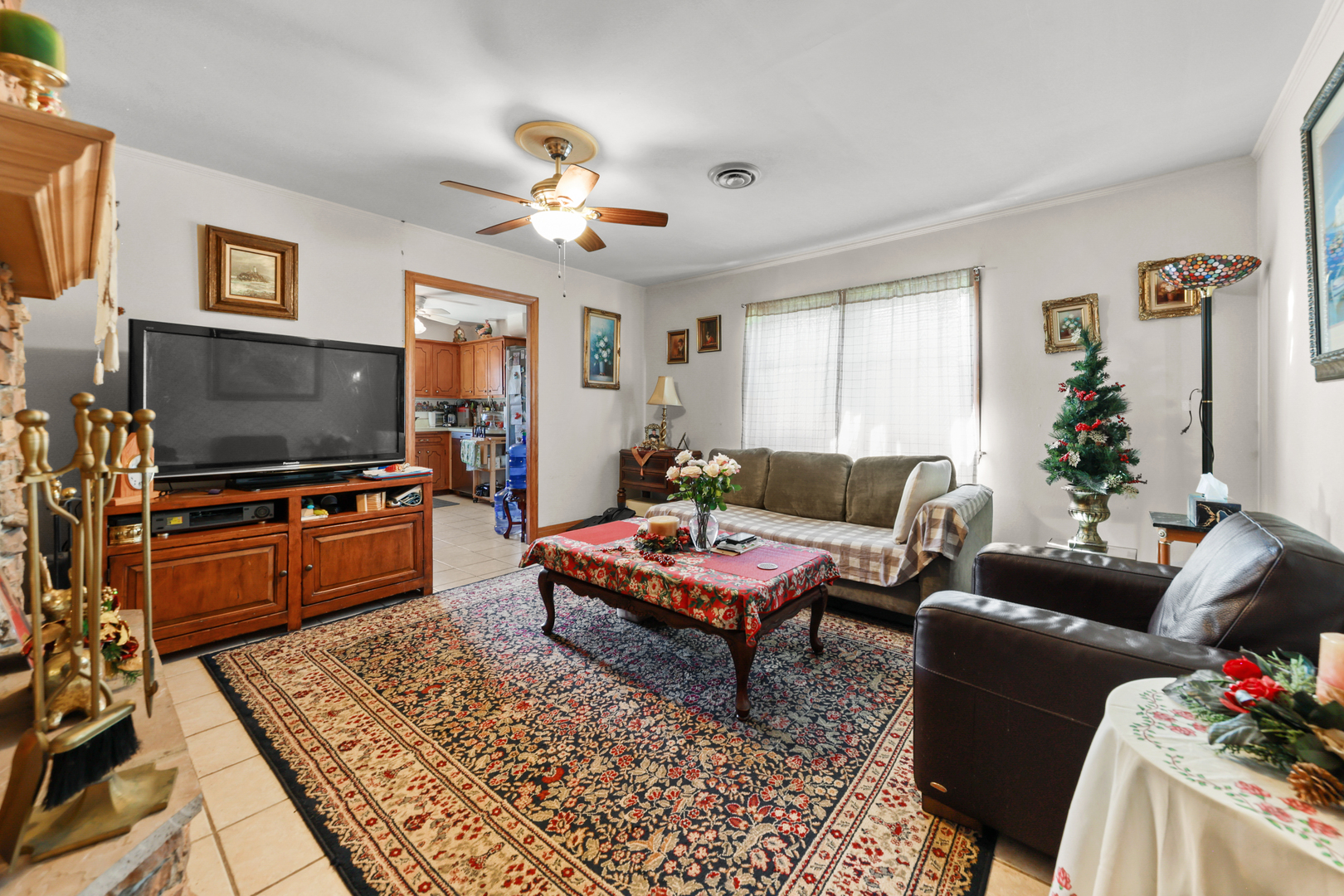 605 East Street Mazon, IL 60444 - Photo 19 of 28 a living room with furniture and a flat screen tv