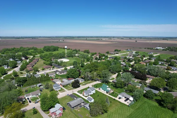 $380,000 | 605 East Street, Mazon, IL 60444