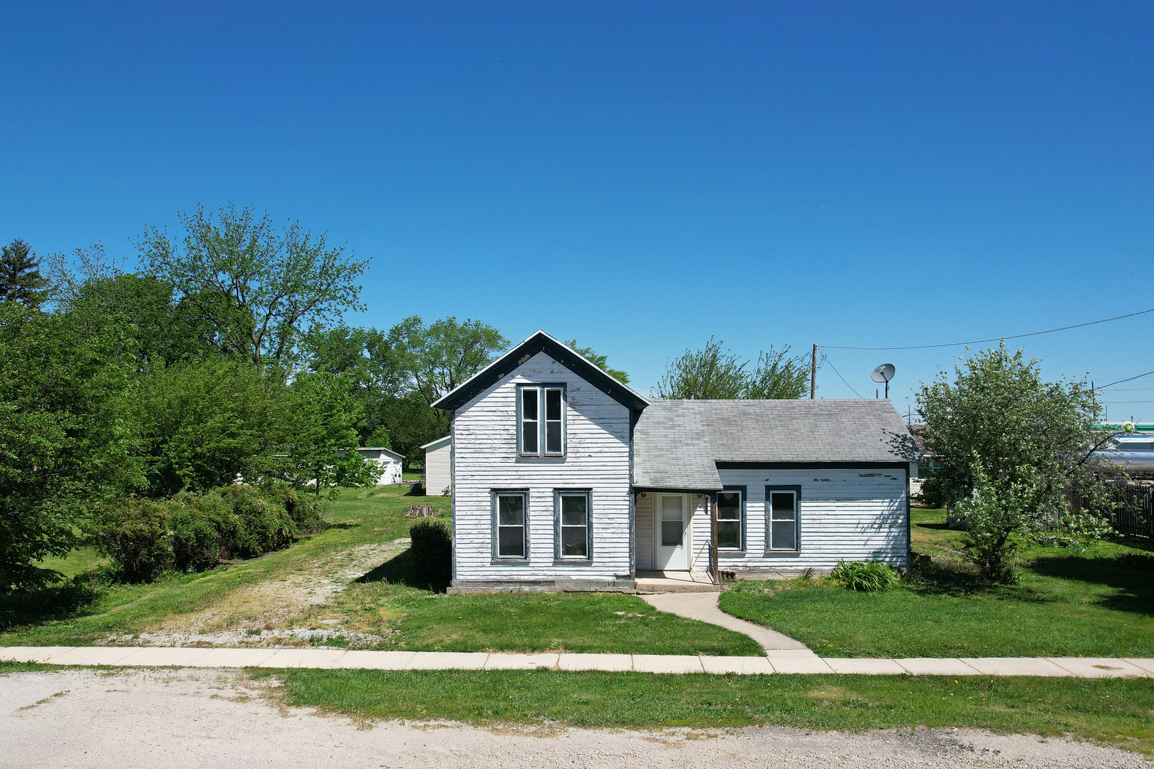 605 East Street Mazon, IL 60444 - Photo 5 of 28 a view of a house with a big yard and large trees