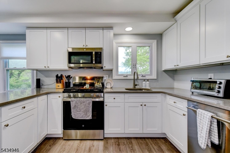 539 Lyme Rock Road Bridgewater, NJ 08807 - Photo 8 of 35