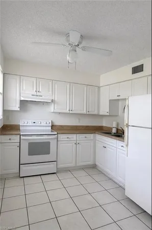 $1,650 | 3325 Airport Road North, Unit R3, Naples, FL 34105