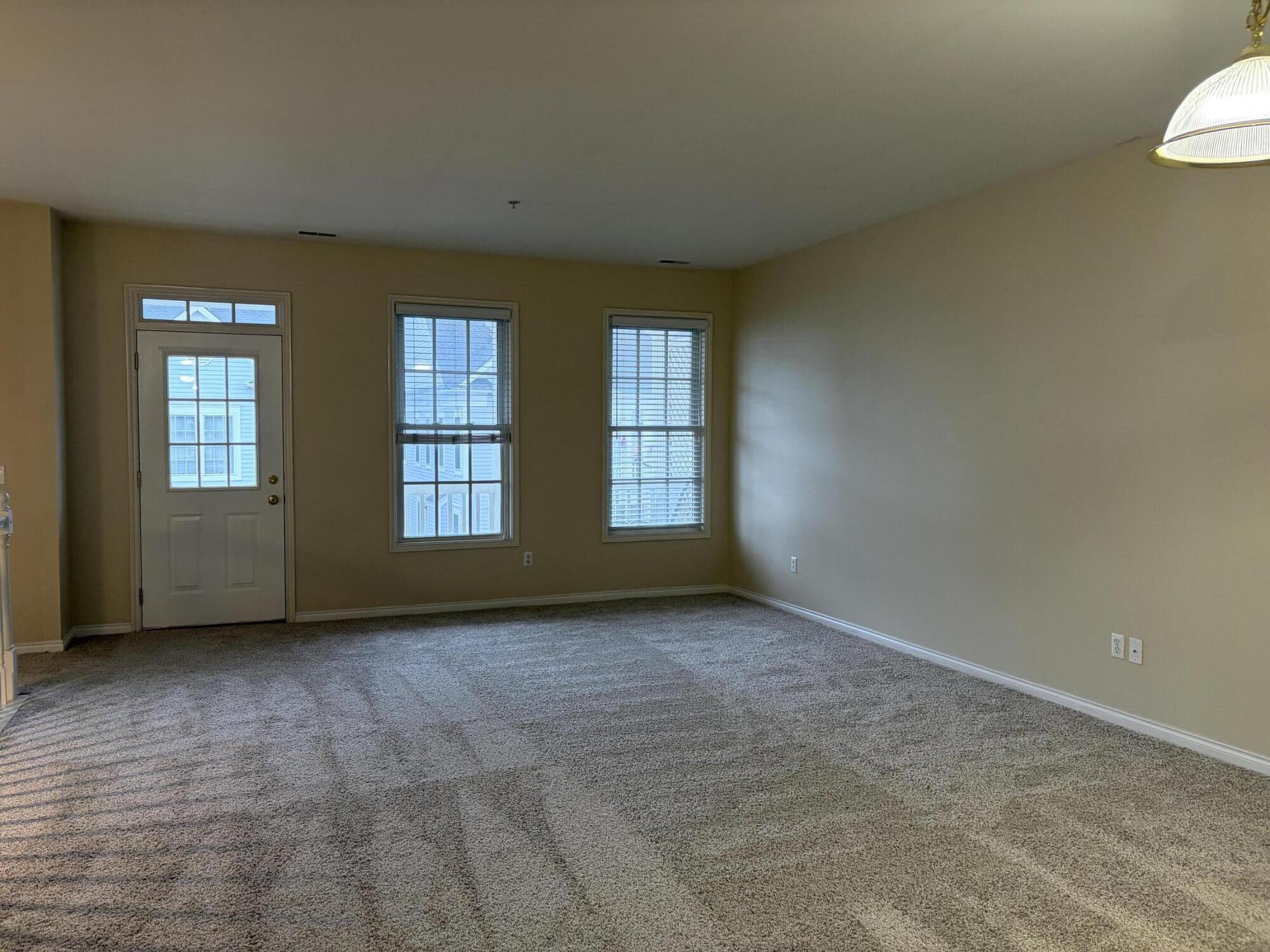 534 Constitution Street Canton, MI 48188 - Photo 3 of 21 IMG_9832