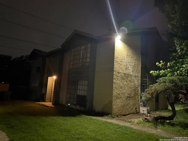 $865 | 10529 Starcrest Drive, San Antonio, TX 78217