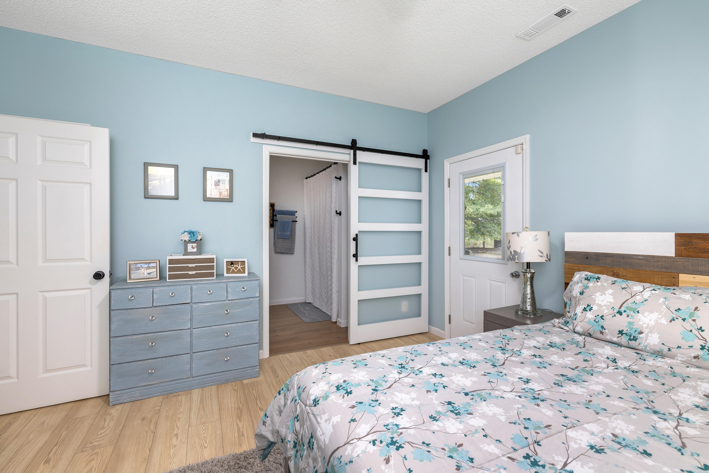 1090 Winding Pond Road Manning, SC 29102 - Photo 34 of 59 OWNER'S SUITE