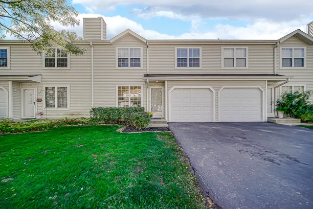 $214,900 | 535 Normandie Lane, Unit 535, Round Lake Beach, IL 60073