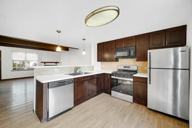 $214,900 | 535 Normandie Lane, Unit 535, Round Lake Beach, IL 60073