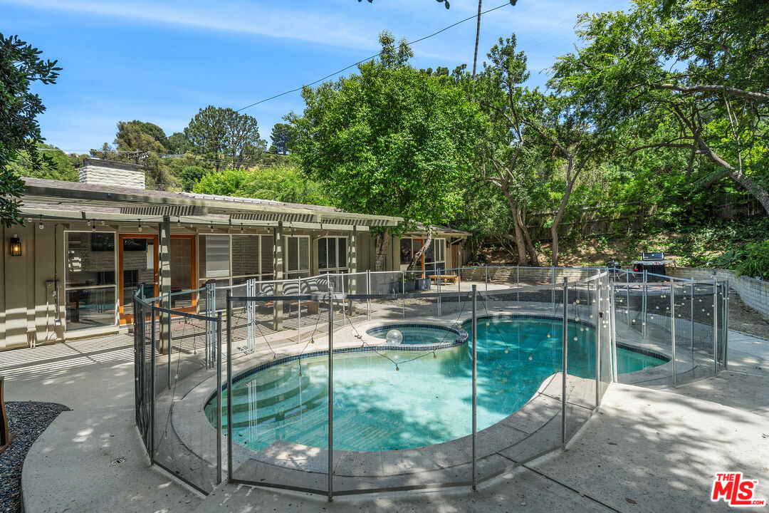 3641 Woodcliff Road Los Angeles, CA 91403 - Photo 24 of 26