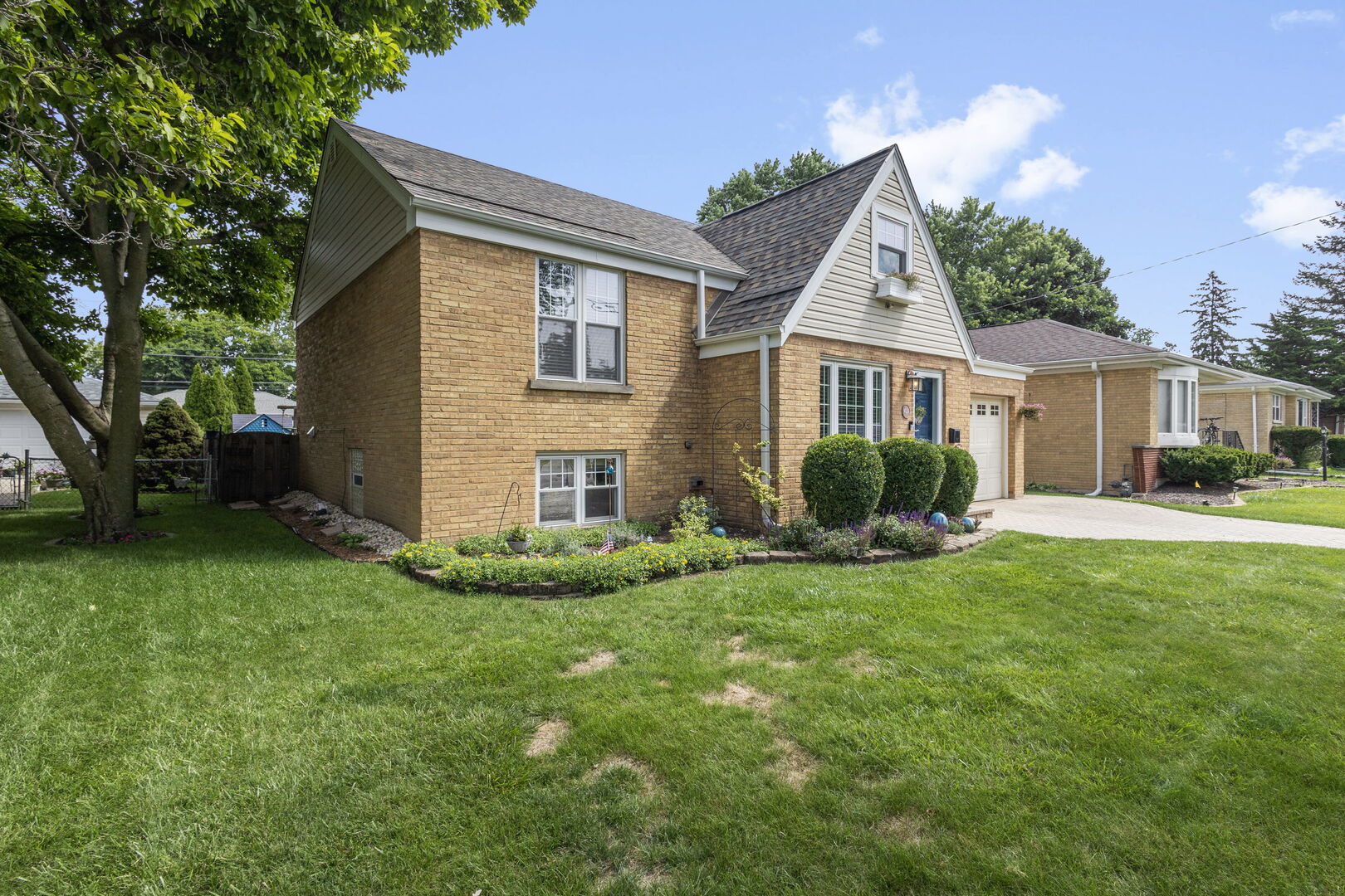 9024 30th Street Brookfield, IL 60513 - Photo 2 of 36