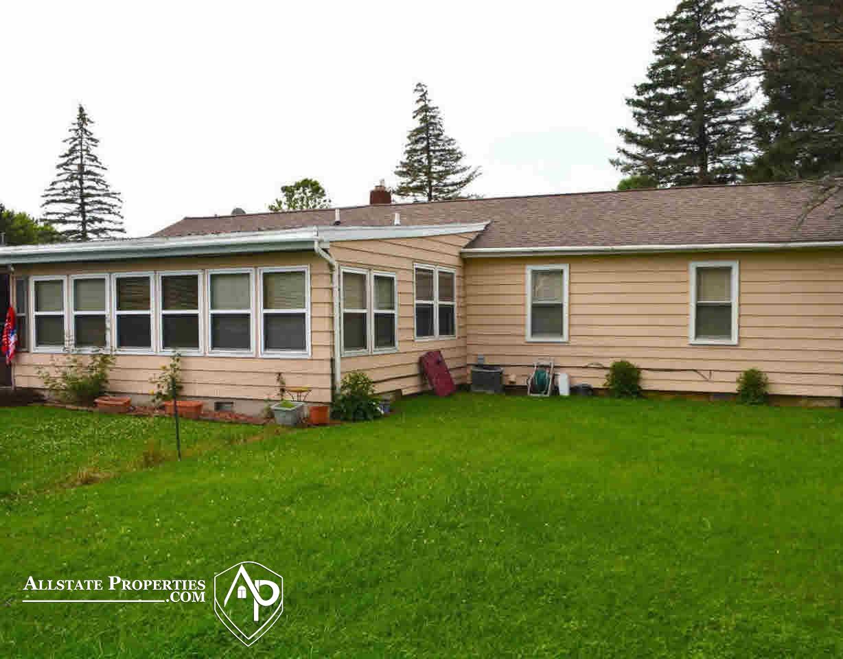 2325 Howe Road Burton, MI 48519 - Photo 8 of 24 21321488-7.JPG